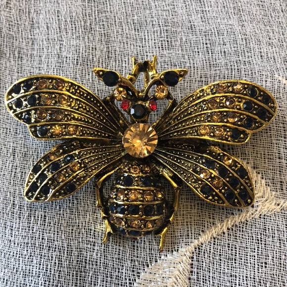 Dazzling Bumble Bee Brooch - Picture 6 of 9